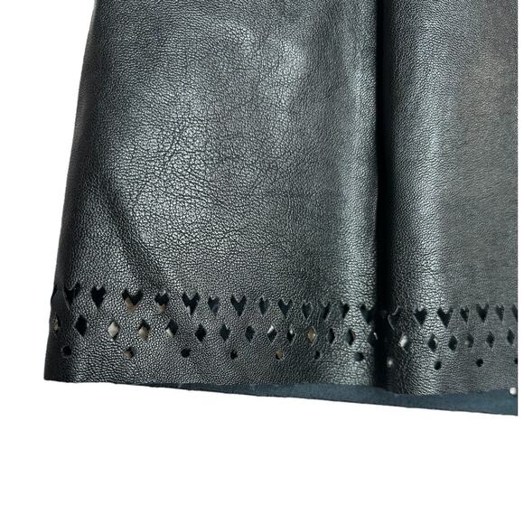 NWT Scotch & Soda Para Dice Black Shorts Faux Leather Heart Eyelet Size Medium - Picture 8 of 13